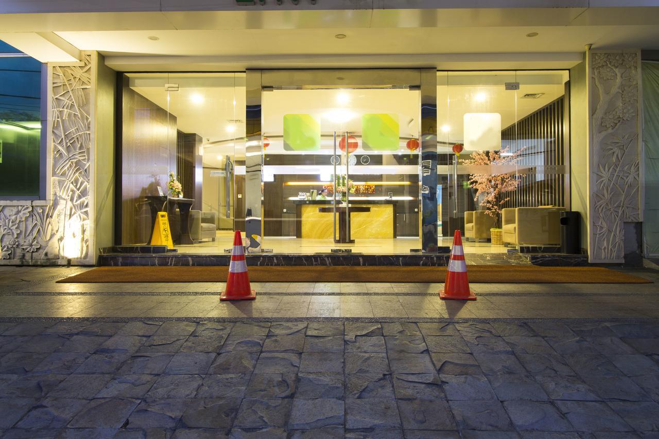 Reddoorz Near Roxy Hotel Jacarta Exterior foto