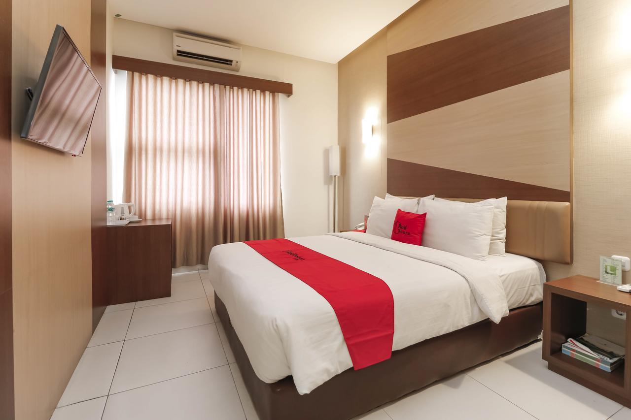 Reddoorz Near Roxy Hotel Jacarta Exterior foto