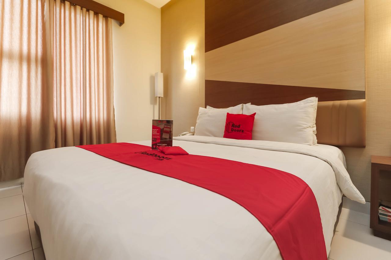 Reddoorz Near Roxy Hotel Jacarta Exterior foto