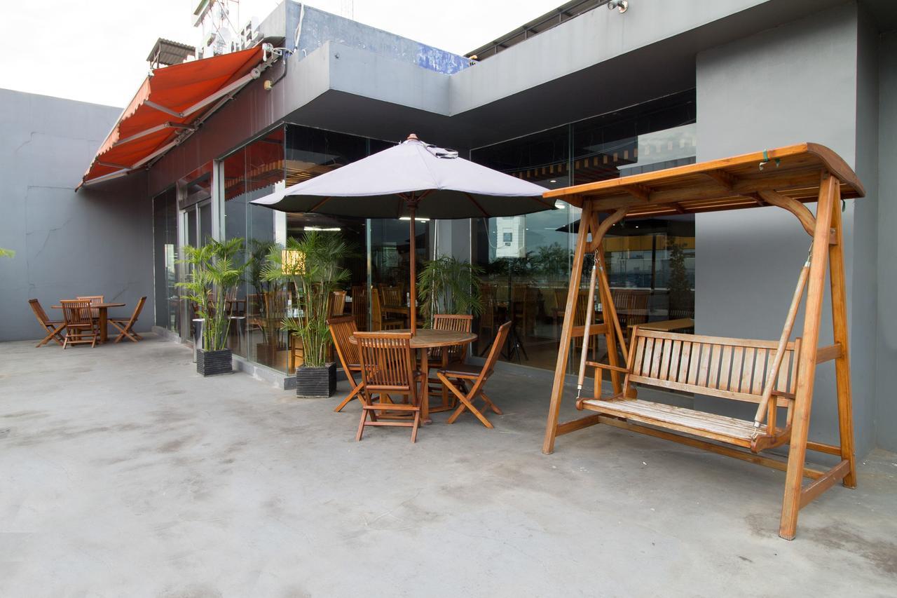 Reddoorz Near Roxy Hotel Jacarta Exterior foto